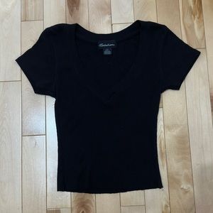 Cropped flattering ribbed v neck top